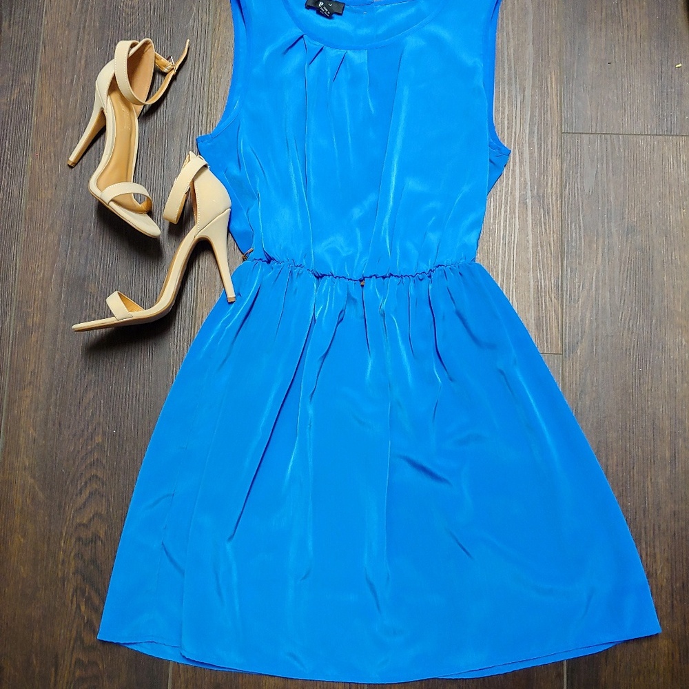 Blue dress - Picture 1 of 3